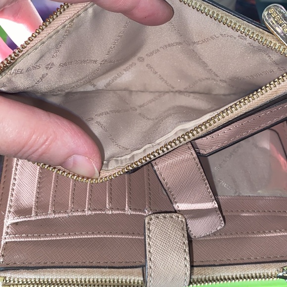 Michael Kors Jet Set Wristlet - Picture 9 of 13